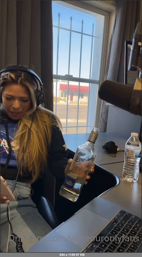 MEGA-FANS – wereouronlyfans-14-12-2020-kaitlenn getting ready to podcast    What kind of topics do you guys want to hear us talk about  Shoot us some suggestions in the comments  onlyfans.