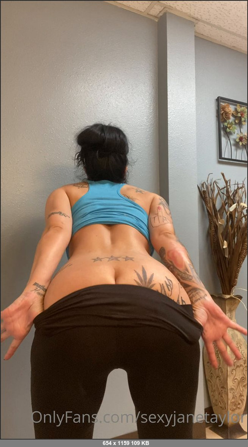 MEGA-FANS – tattedbaddie69-28-05-2021-T.G.I.F I didnt wear any panties today