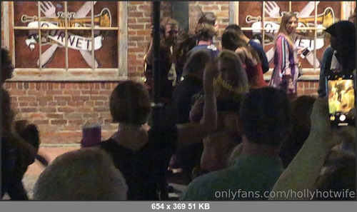 MEGA-FANS – hollyhotwife-15-03-2019-Flashing these tits for the whole Bourbon Street crowd