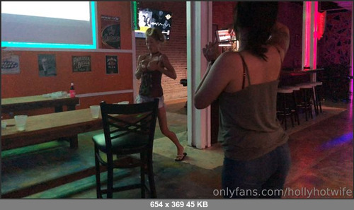 MEGA-FANS – hollyhotwife-15-05-2019-Topless beer pong in a bar
