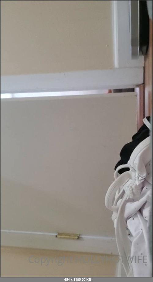MEGA-FANS – hollyhotwife-18-08-2020-Guy here installing our security cameras….Im in the bath with the door cracked. Home all alone and horny