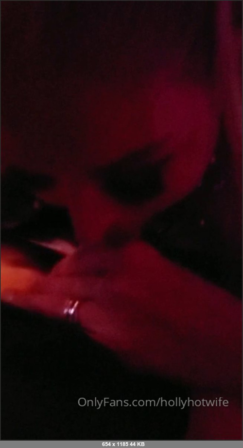 MEGA-FANS – hollyhotwife-19-10-2019-Vid  Who just sucked some guys cock in the middle of the event…..I did