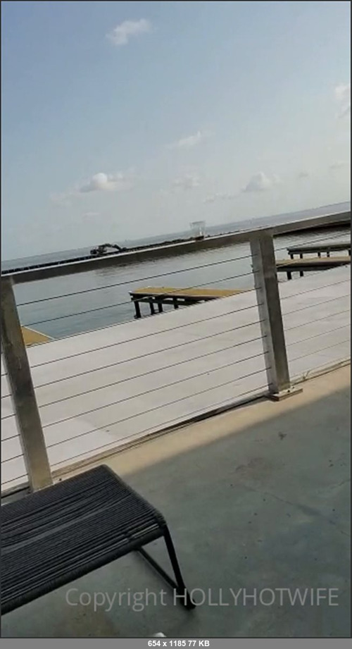 MEGA-FANS – hollyhotwife-20-07-2021-Swingin the day away