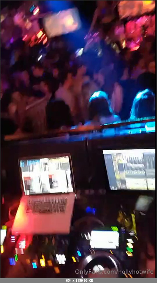 MEGA-FANS – hollyhotwife-22-09-2019-Up in the DJ booth, the entire club just chanted WELCOME HOLLYHOTWIFE. More clips to come