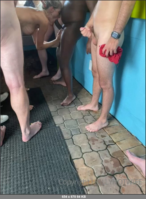 MEGA-FANS – hollyhotwife-25-07-2021-So we are having FUN at janeldee33 Birthday pool party    Watch me suck and fuck all these random horny boys