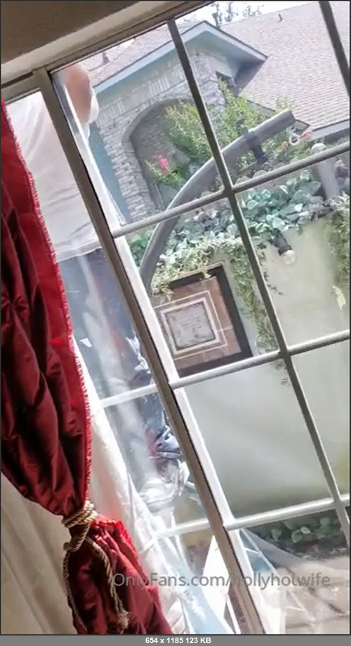 MEGA-FANS – hollyhotwife-27-07-2019-Flashing the painters