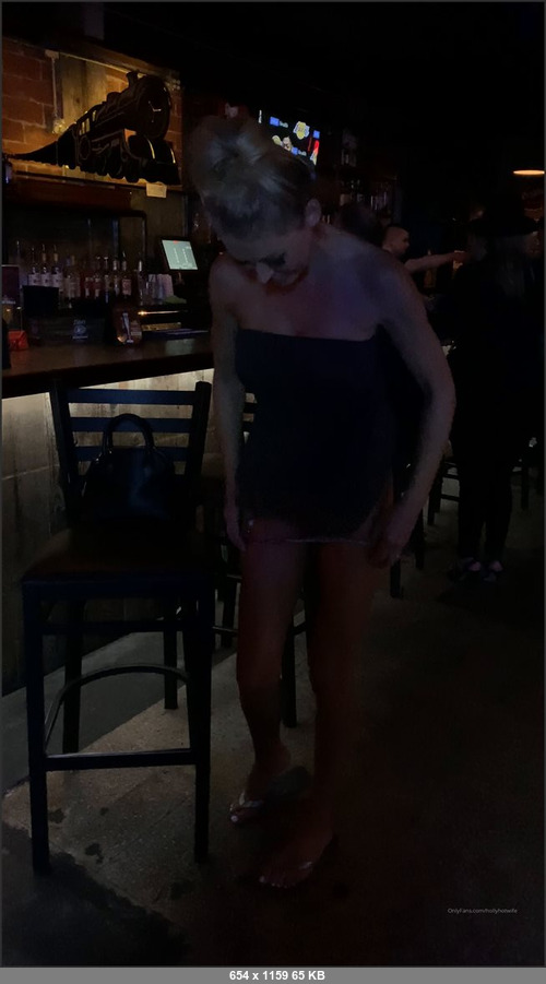 MEGA-FANS – hollyhotwife-28-09-2019-Panties off in the bar