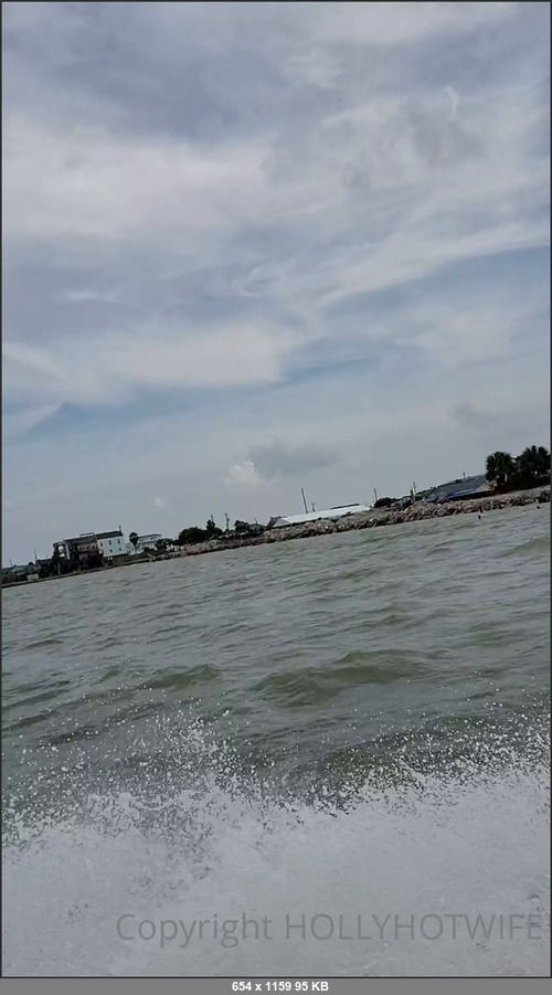 MEGA-FANS – hollyhotwife-30-08-2020-