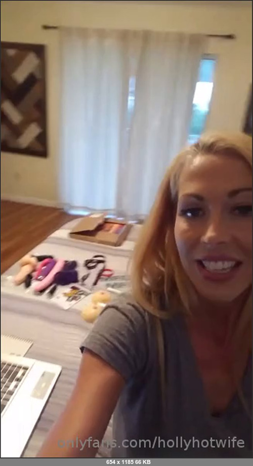 MEGA-FANS – hollyhotwife-31-01-2019-Going online tonight    ))