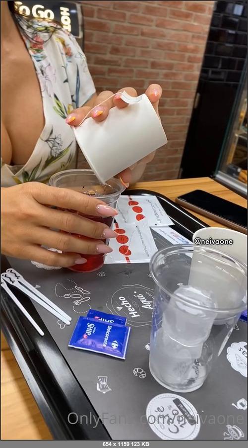 MEGA-FANS – neivaone 18-09-2020 50218443  Too hot for Instagram