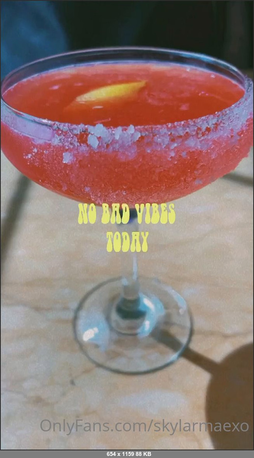 MEGA-FANS – skylarmaexo-26-08-2021-Whats your cocktail of choice