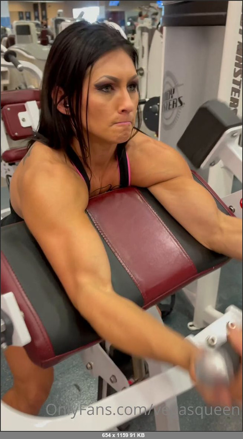 MEGA-FANS – vegasqueen-03-09-2021-Arms and shoulders  I like to train traps with shoulders since they all tie together. Already trained an hour cardio in the early AM, now this off about