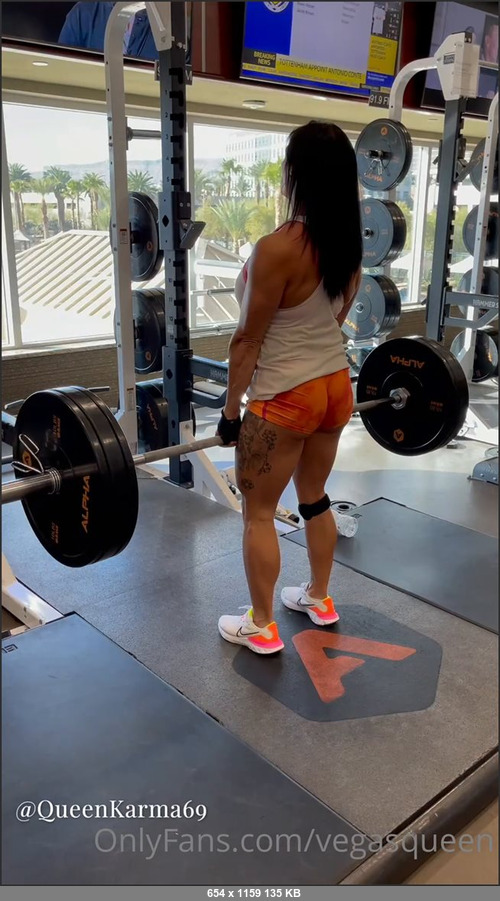 MEGA-FANS – vegasqueen-05-11-2021-LEG DAY    Its my first time doing squats in months, and a heavy straight legs immediately after. Its definitely been awhile, and Im already feelin sore as h