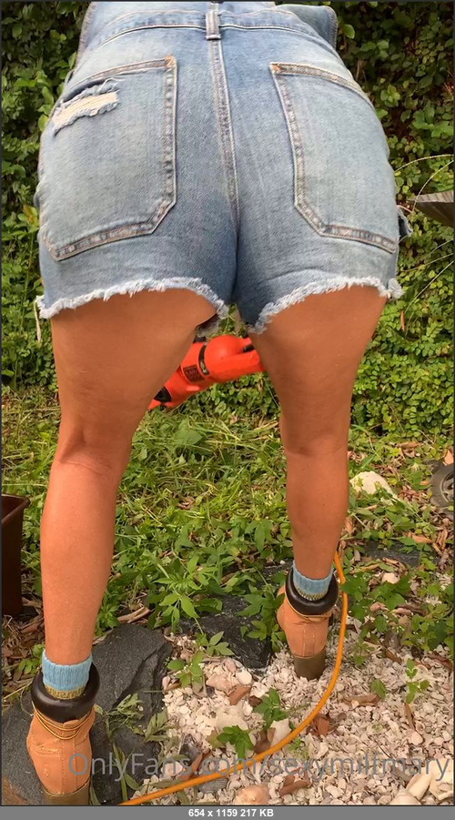 MEGA-FANS – sexymilfmary 21-09-2021 200674861 Not for tictok yard work.