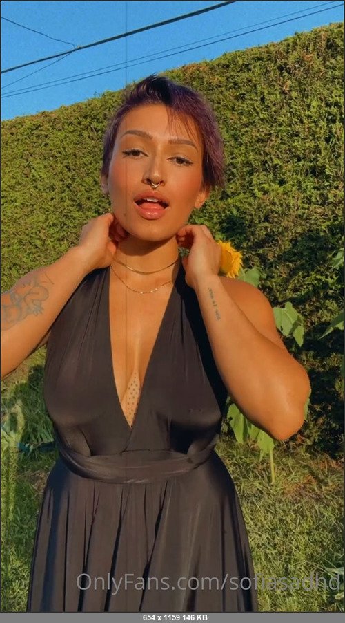 MEGA-FANS – sofiasadhd-16-08-2021-Heres a little golden hour striptease for you, hope you like it