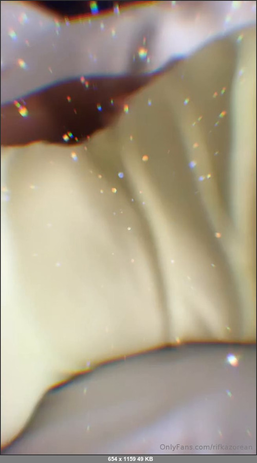 MEGA-FANS – rifkazorean 20-11-2019 9130333 Just lounging.