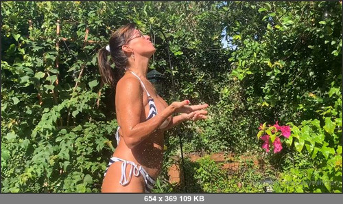 MEGA-FANS – sexymilfmary 27-10-2020 63579986 Afternoon outdoor shower. Its showtime. OIL WATER.