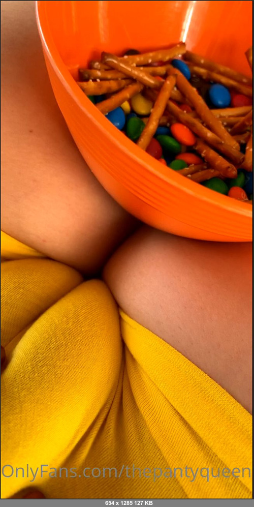 MEGA-FANS – thepantyqueen-16-06-2021-Who needs a snack