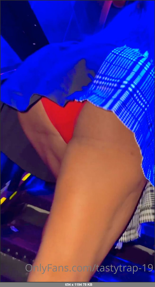 MEGA-FANS – tastytrap-19-10-12-2021-OMG my panties are showing