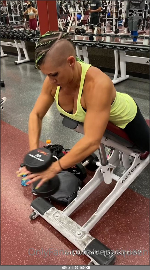 MEGA-FANS – vegasqueen-15-09-2020-Last workout with my braids  A little chest, shoulders and triceps. Feelin good, lookin good  Im in and out these days, very little to no socializi