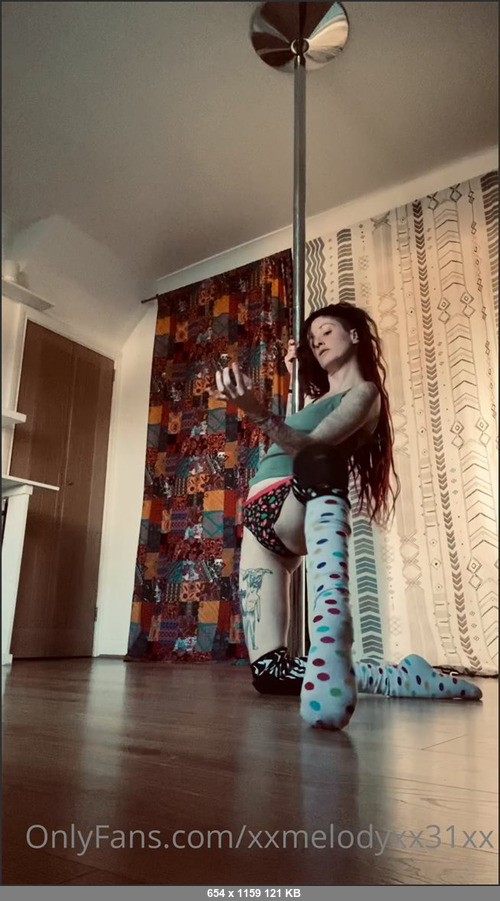 MEGA-FANS – xxmelodyxx31xx-16-04-2021-Just warming up for my live My crazy sock lovers will love this
