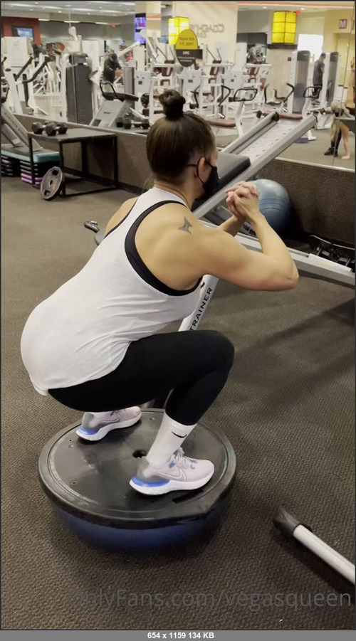 MEGA-FANS – vegasqueen-28-12-2020-Finished up an early leg day with Bosu Ball body weight squats. This will not only work on balance, but work the small stabilizing muscles not usually worked mu