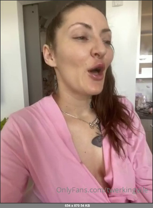 MEGA-FANS – twerkingelle-14-04-2021-Happy Hump Day