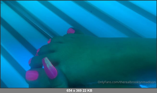 MEGA-FANS – therealbrooklynmadison-14-07-2020-Comment if you like feet. Got my nails done today. Do you like   Will you pay fir them  Tip here. I appreciate you a