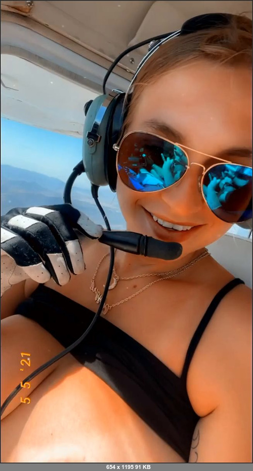 MEGA-FANS – zoieburgher-05-05-2021-