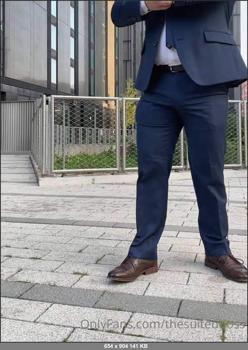 MEGA-FANS – thesuitedboss-24-07-2021-Hope all the bottoms I see today notice my bulge. Happy Saturday all  R