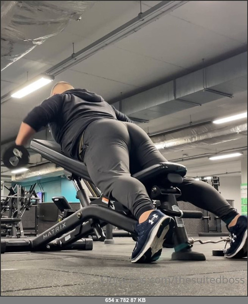 MEGA-FANS – thesuitedboss-30-10-2021-Whos working out this morning