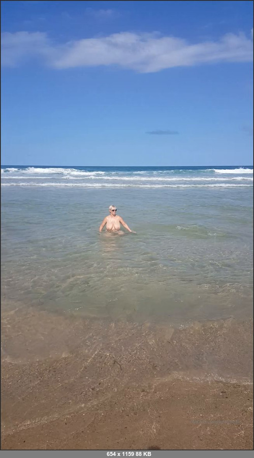 MEGA-FANS – sexymatureaussielady-02-02-2020-Pics and video of my day at the beach. I just cant help myself, that bikini top has to come of.