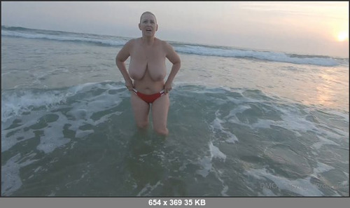 MEGA-FANS – sexymatureaussielady-10-02-2021-I Love going to the Gold Coast and getting a little naughty and naked teasing the men there.. Flashing my big boobs and fat butt at them