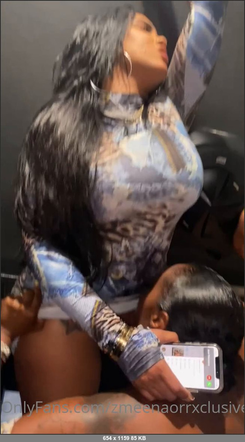 MEGA-FANS – zmeenaorrxclusive-29-04-2021-…This In a public bathroom