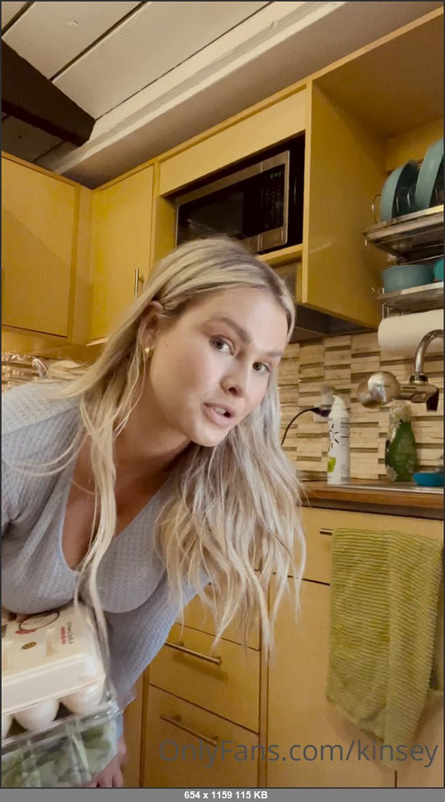 MEGA-FANS – unruly-27-04-2021-Hehe do I make you hungry baby