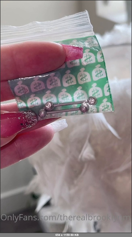 MEGA-FANS – therealbrooklynmadison-29-09-2021-Does anyone want to buy crusty nipple piercing jewelry  I also have my arm lipo post op garment that I wore for 1 week with no shower. V