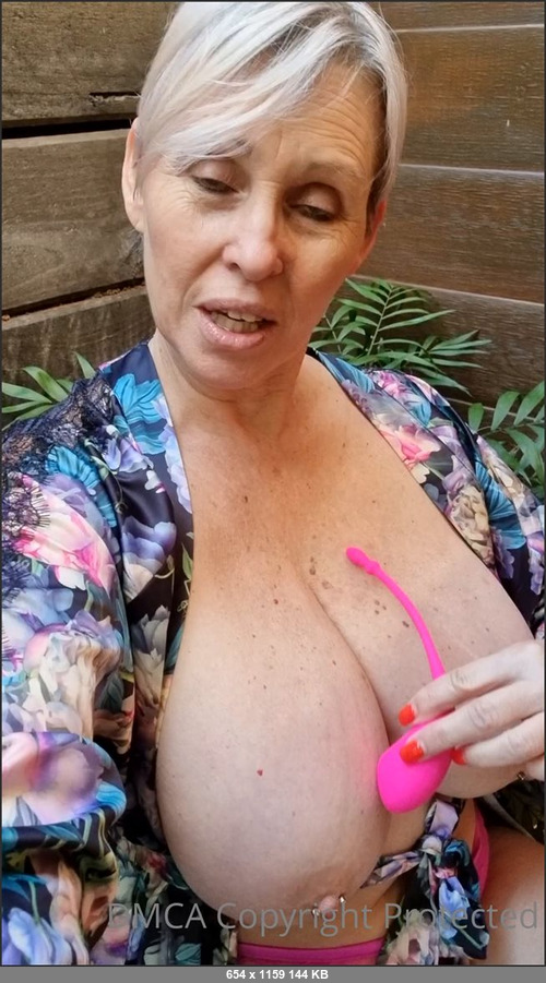 MEGA-FANS – sexymatureaussielady-13-07-2021-Who wants the power over this  This was a suggestion from one of my long term fans.