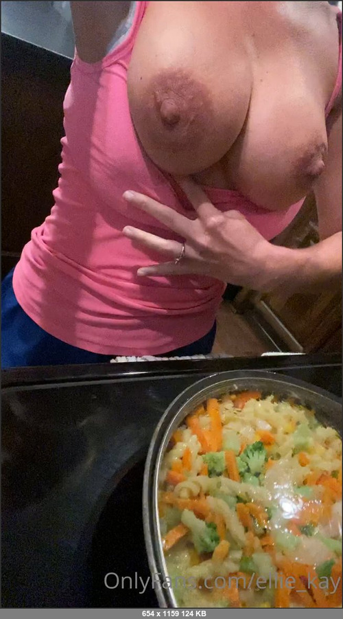 MEGA-FANS – hotwifeellie-16-07-2020-This Never Happens So I Had To Get It On Video  Dont Miss It