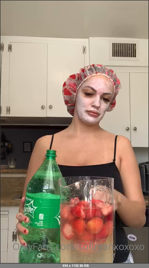 MEGA-FANS – sofiryanxoxoxo 19-06-2020 29003238 Making a nice sangria for myself before the show