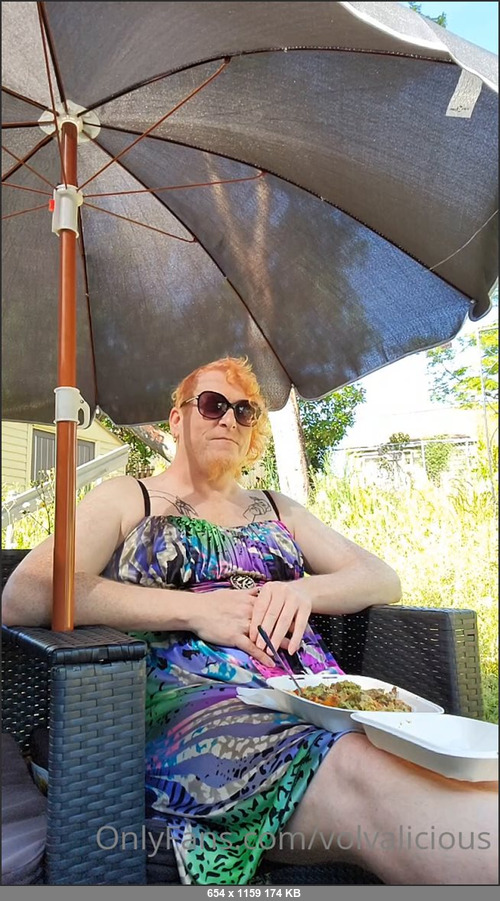 MEGA-FANS – volvalicious 20-06-2021 159817348 420 Smoke with me, 18 June, Instagram live video.