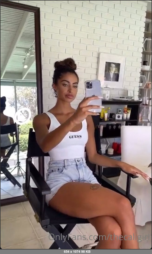 MEGA-FANS – thecaligirl 04-07-2021 165333345 on set today