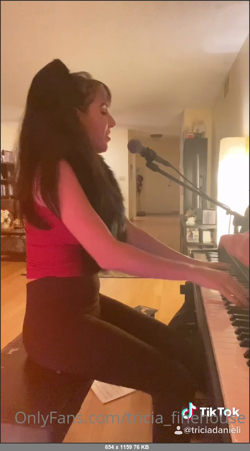 MEGA-FANS – triciafinehouse 21-12-2020 84757919 I just want to sing, dance, and make beautiful art……. all of 2021 long….. what do you say baby Help me to do