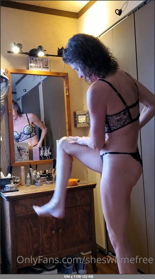 MEGA-FANS – sheswitmefree-27-01-2021-Im home for humpday