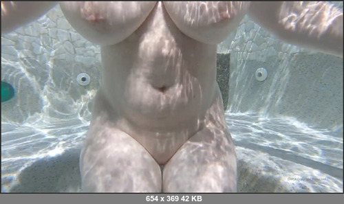 MEGA-FANS – sexymatureaussielady-25-10-2019-I took my new Go pro to the resort the other day and took some pool videos.. Had so much fun swimming around naked and being silly