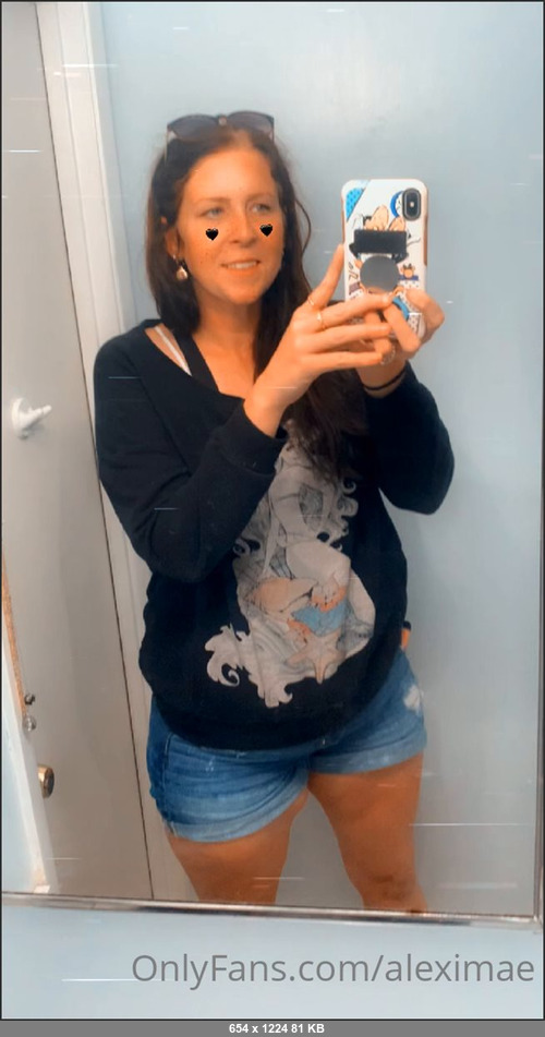 MEGA-FANS – aleximae-03-11-2021-How do you think I look in these earrings  I think theyre really fucking cute thb