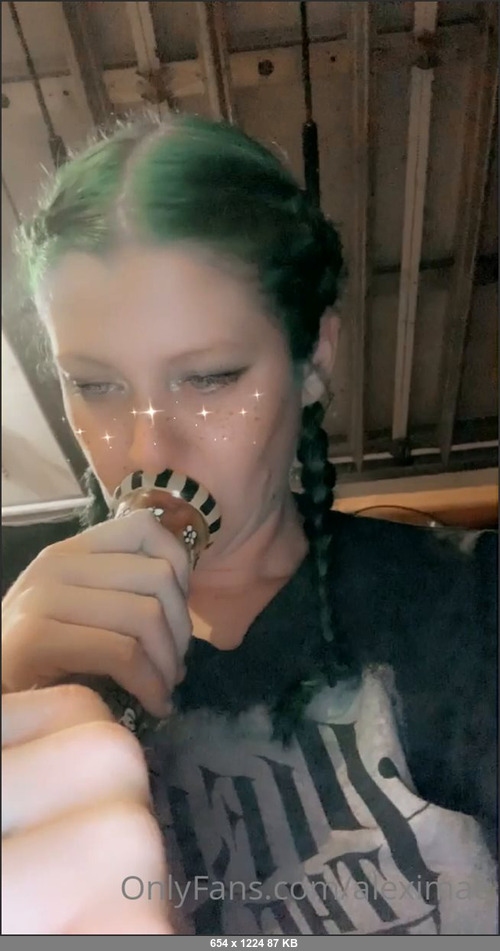 MEGA-FANS – aleximae-09-06-2021-Pot literally saves my life. Omg. Also add my snap   lexisesii