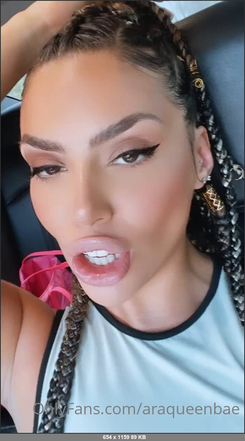 MEGA-FANS – araqueenbae-20-10-2021-Good morning going out for the day  Feeling pretty horny today what kind of content should I make