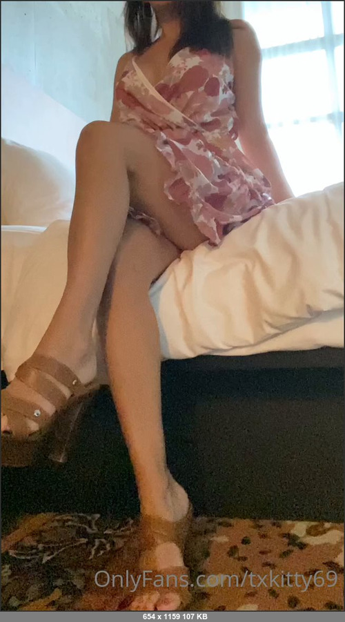 MEGA-FANS – txkitty69 29-09-2021 204202223 Sometimes I just have to laugh  trying to copy the pussy flash from Basic Instinct. The dress AND the bed did not wan