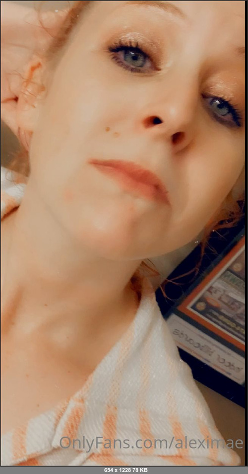 MEGA-FANS – aleximae-15-03-2021-Here I am back at it again working in a restaurant bc I just apparently hate myself  Literally so sweaty and stinky and IM OUT HETE HUNGRY AF BIYS