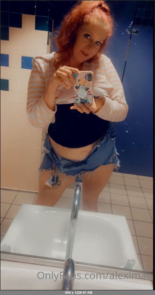 MEGA-FANS – aleximae-16-05-2021-Silly girl Its time for the movies. I always fall asleep in the theatre my favorite movie of all time is drop dead Fred. Wbu guys